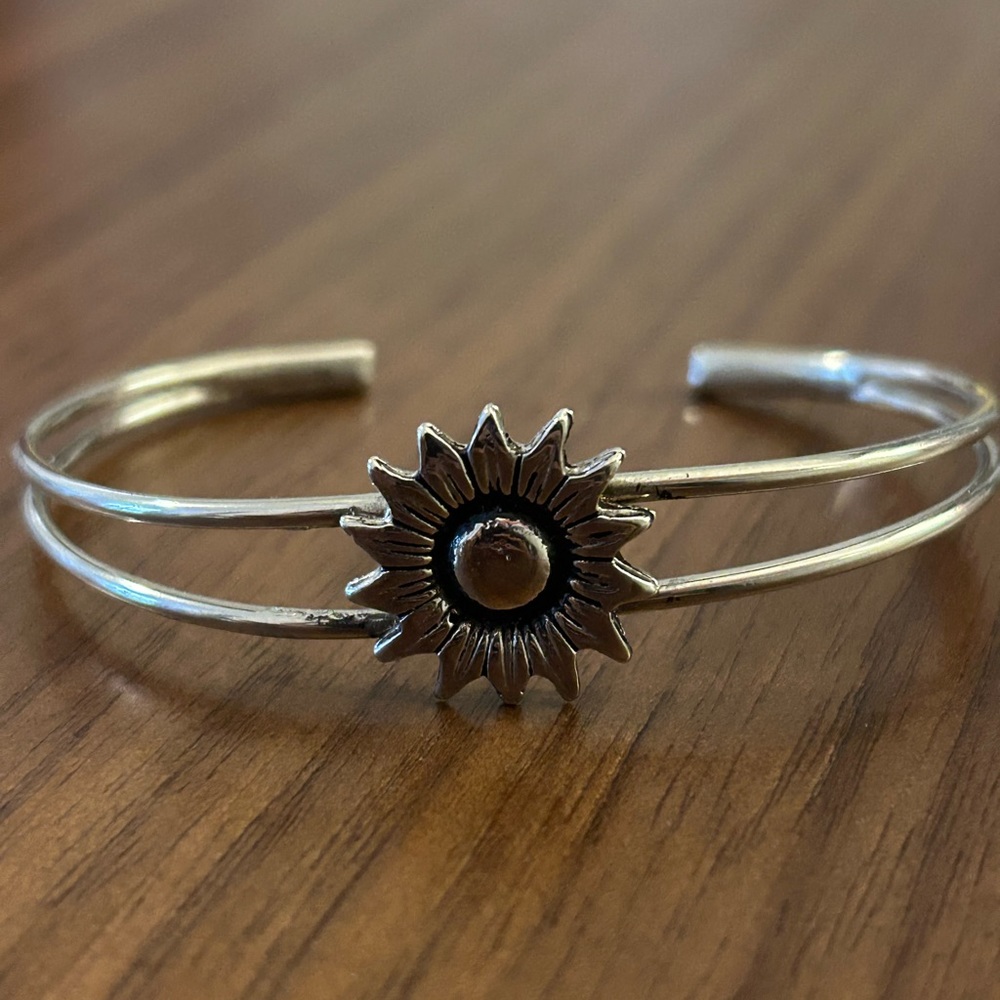 Adjustable silver flower bangle - Picture 4 of 4